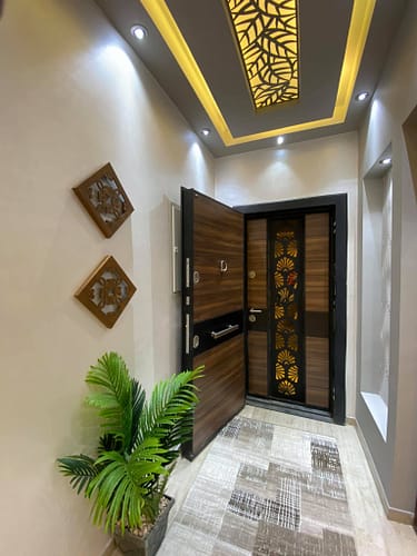 مدخل بيت من الخارج