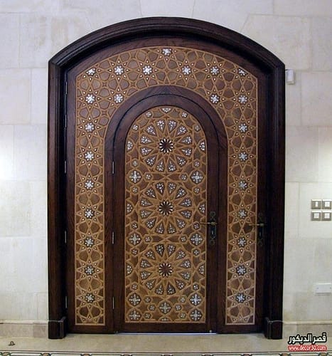 النقش على الابواب